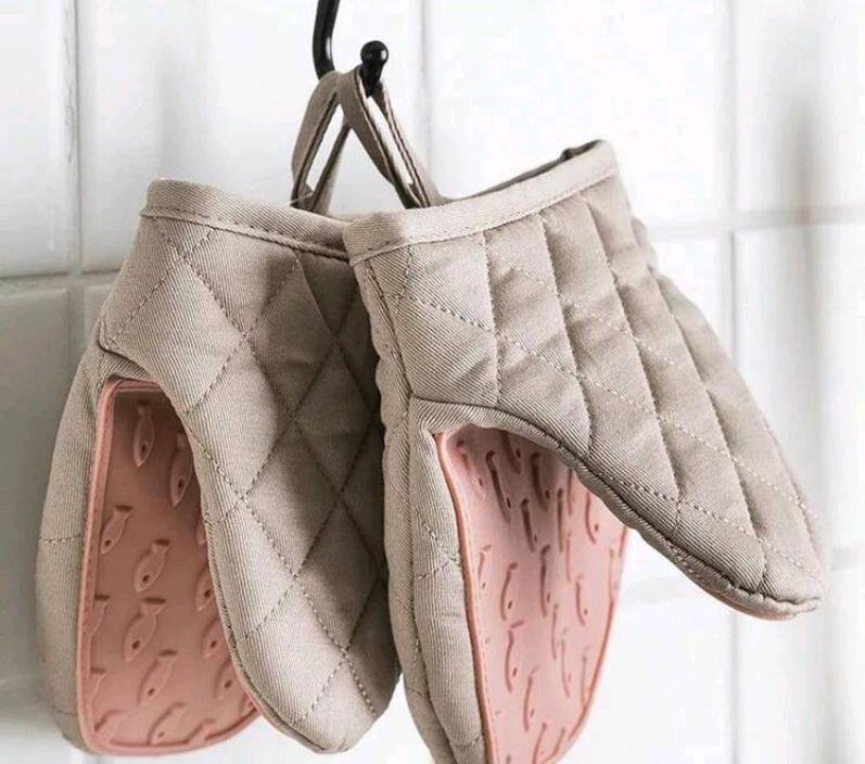 Quilted Mini Oven Mitts - Heat Resistant Pair