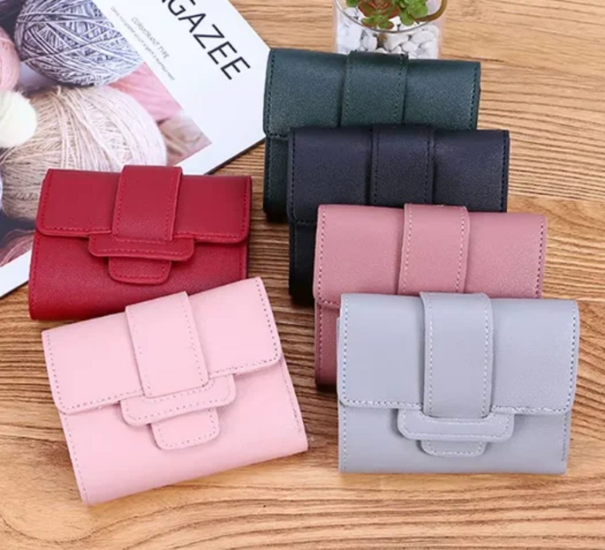– Multi-Color Elegant Card Holder